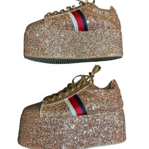 Chunky glitter platforms.